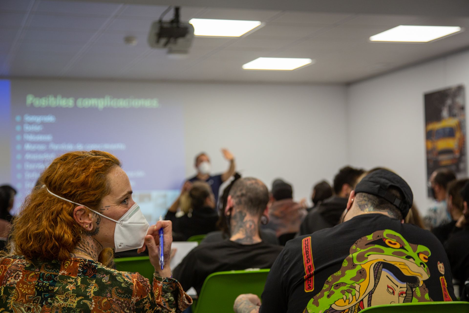 Clase de primeros auxilios aplicada a la perforación corporal
