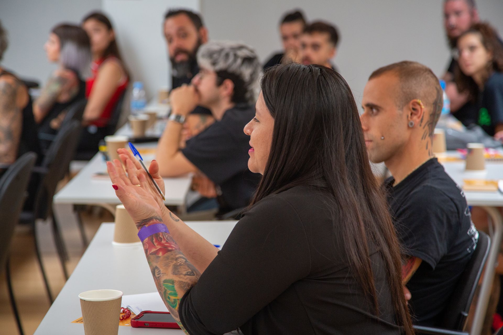 Ponencia sobre higiene y seguridad en perforación corporal