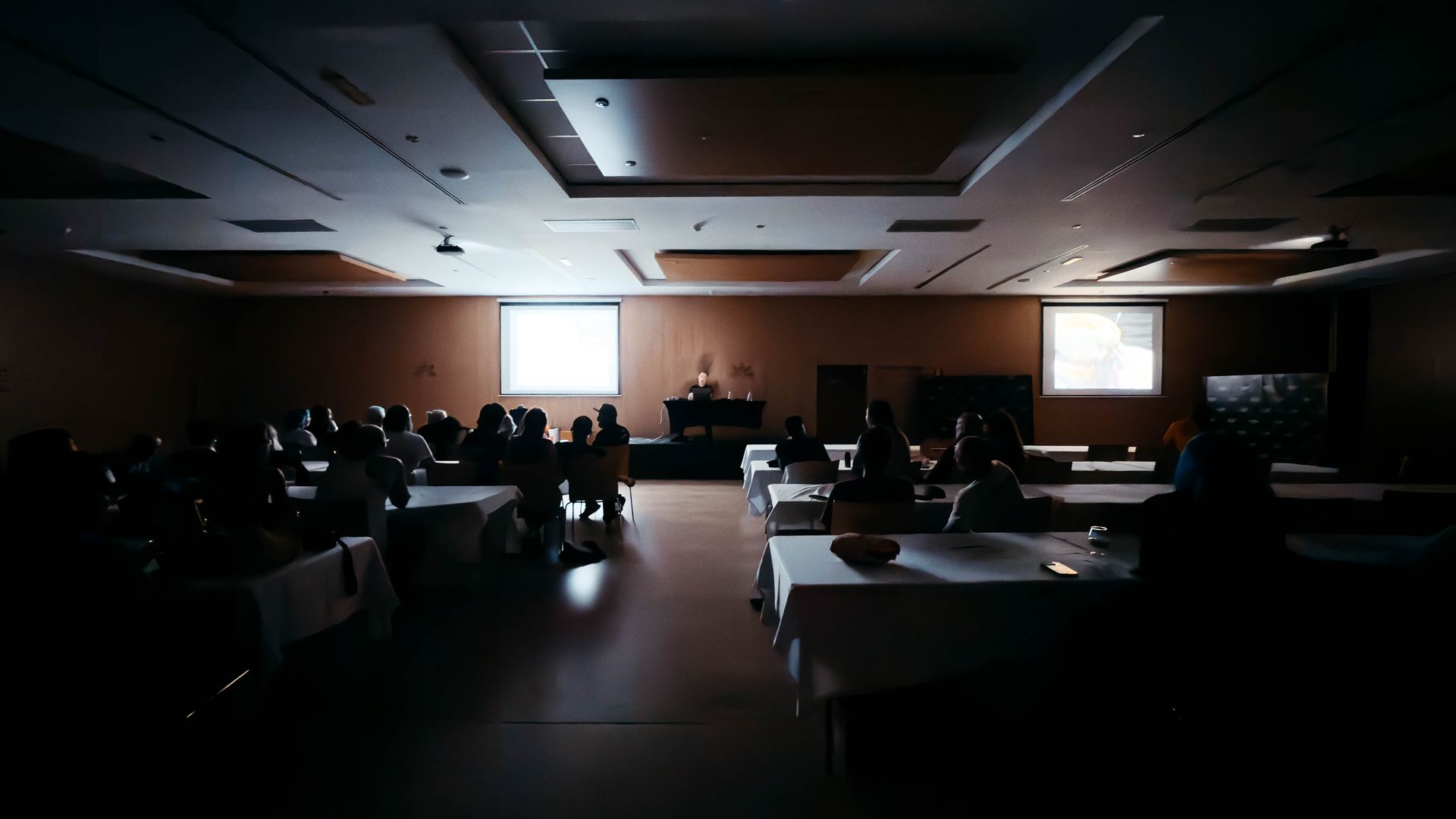 Tercer Congreso CEP Valencia 2024 con profesionales del piercing